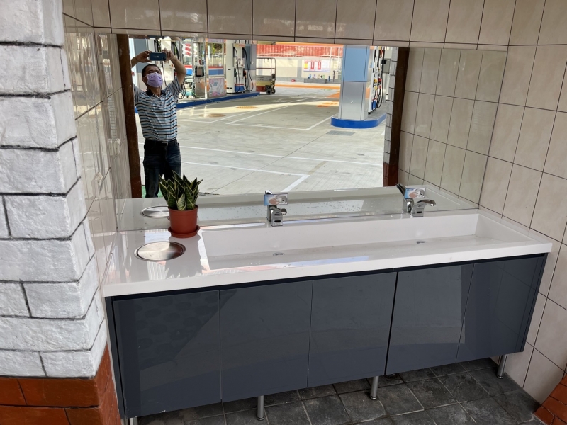 公共廁所檯面(加油站)